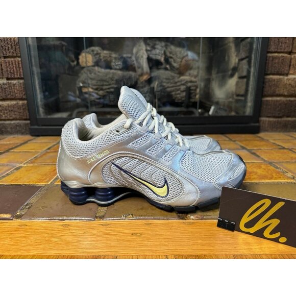 Women’s 8.5 Nike Shox Navina Grey Athletic Running Sneakers 313809-431 - Picture 1 of 9